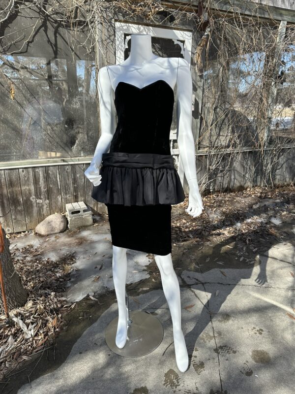 Vintage | 80s Wayne Clarke Black Velvet Strapless Dress Peplum Cocktail Wiggle Taffetta Sz 8 - Image 2
