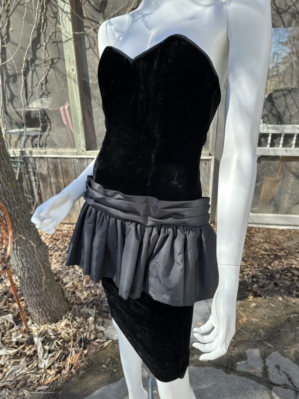Vintage | 80s Wayne Clarke Black Velvet Strapless Dress Peplum Cocktail Wiggle Taffetta Sz 8 - Image 5